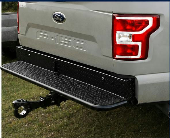Defensa trasera con plataforma antiderrapante en pickup Ford F-150